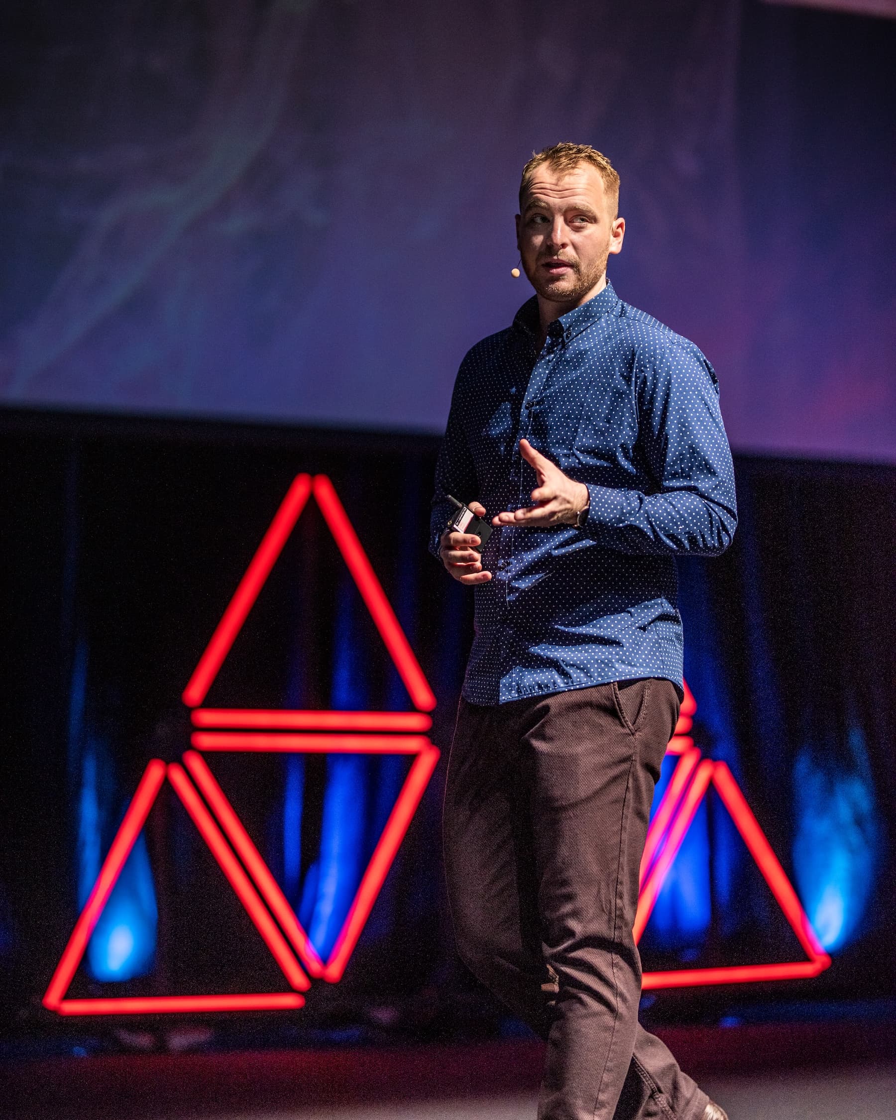 Jindřich Fáborský speaking